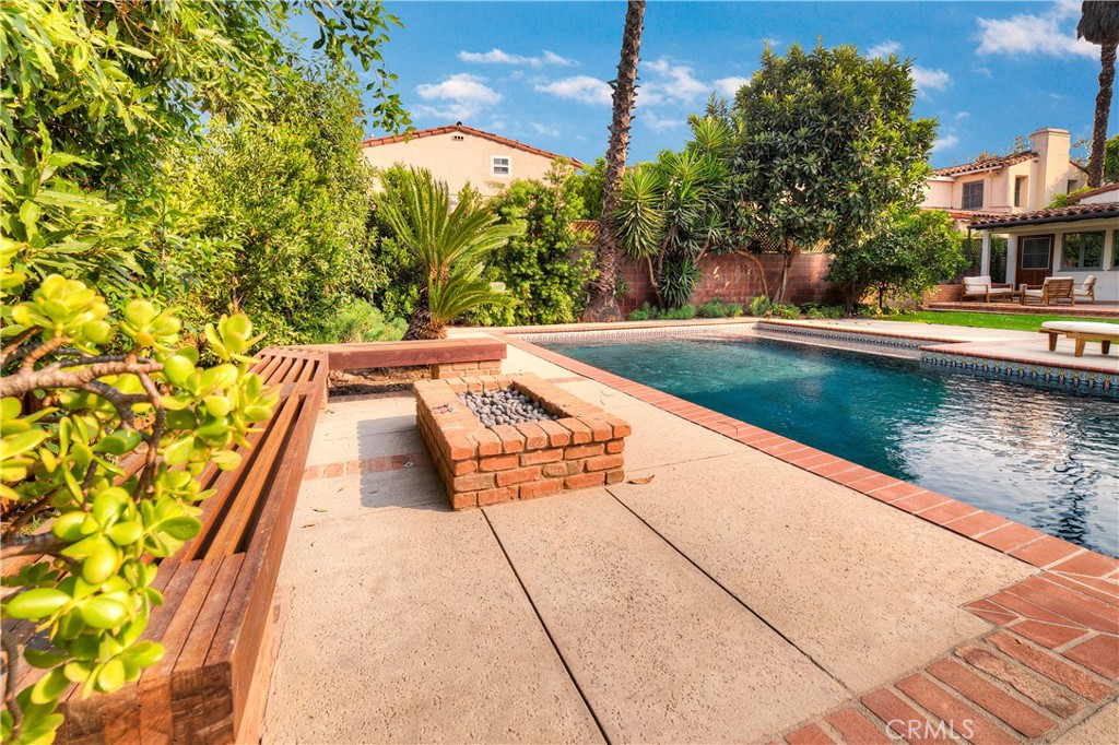 163 N Mccadden Place