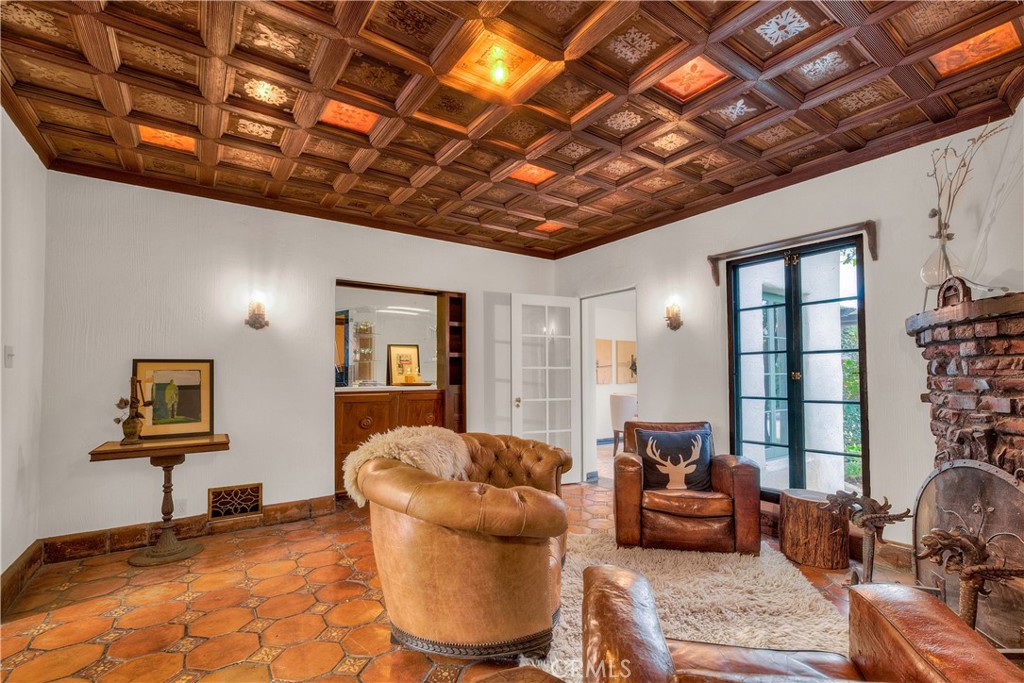 163 N Mccadden Place