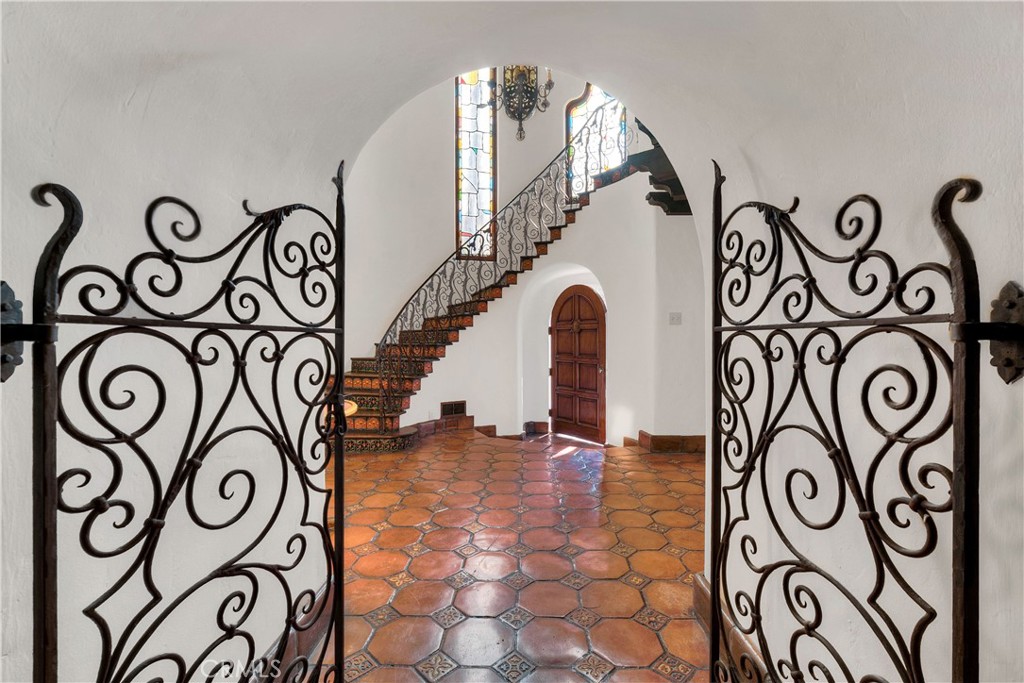 163 N Mccadden Place