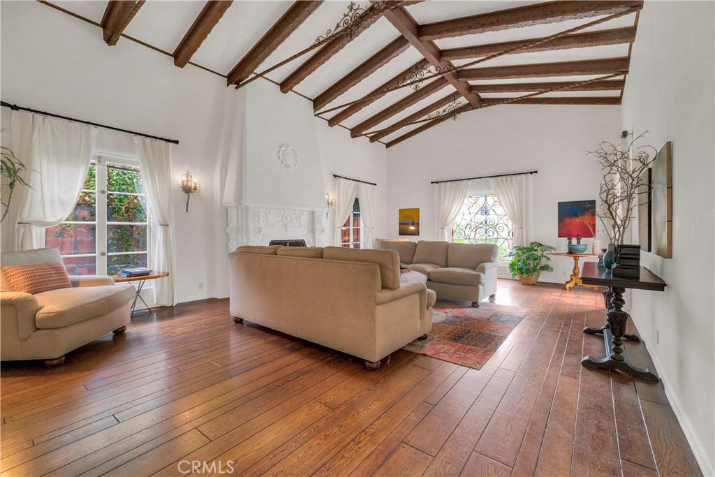 163 N Mccadden Place