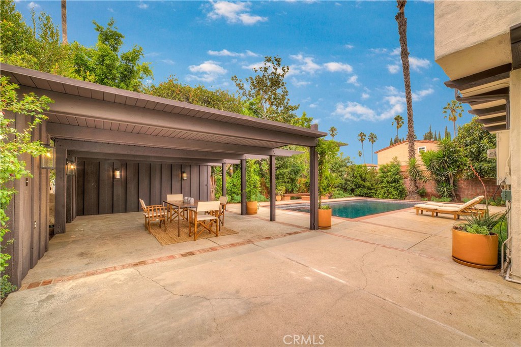 163 N Mccadden Place