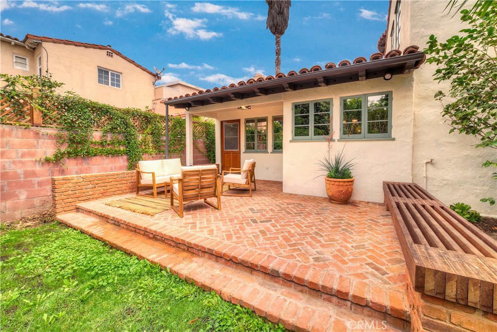 163 N Mccadden Place