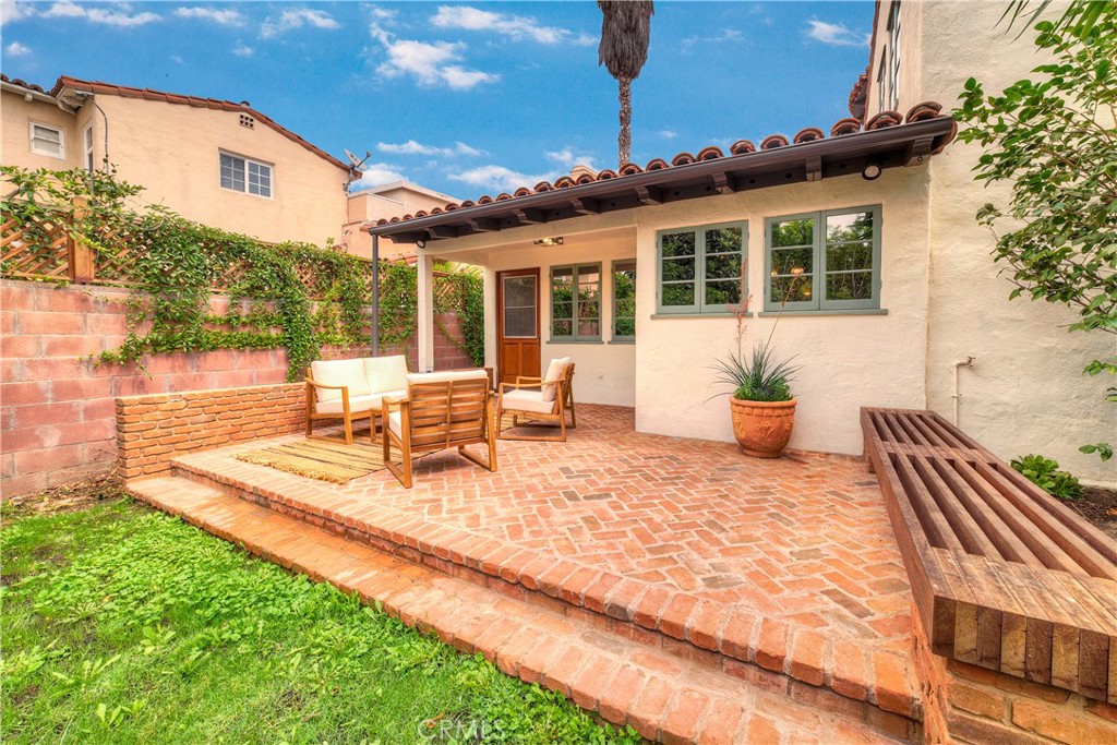 163 N Mccadden Place