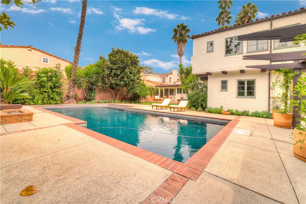 163 N Mccadden Place