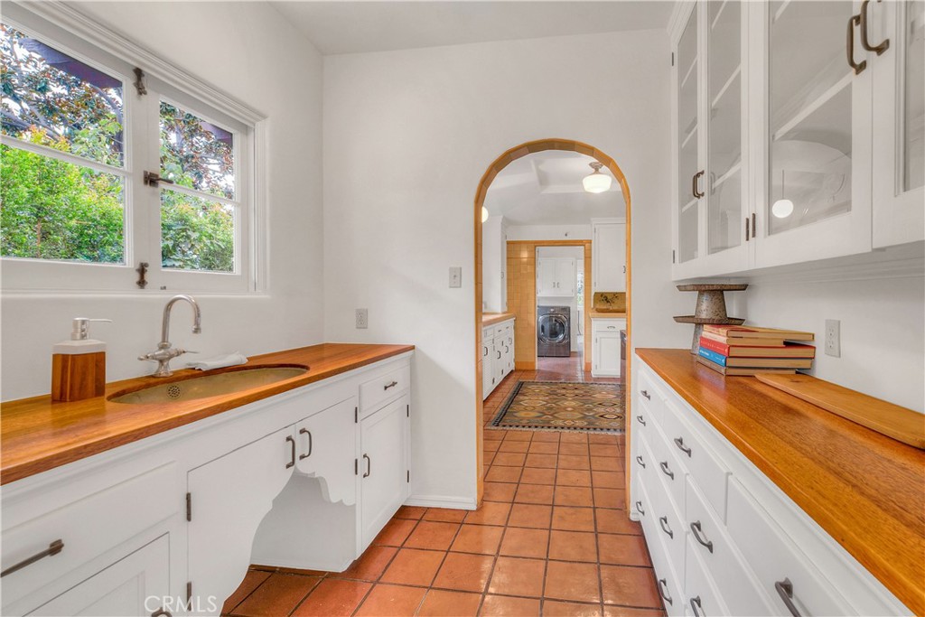 163 N Mccadden Place