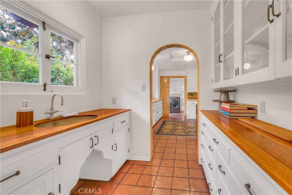 163 N Mccadden Place