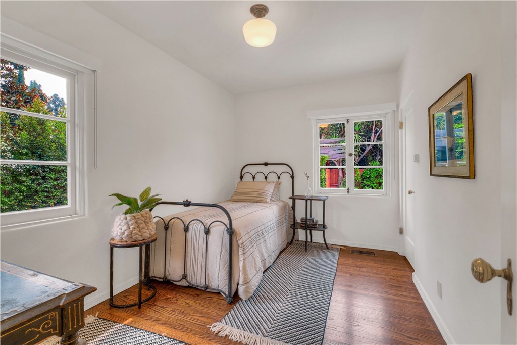 163 N Mccadden Place