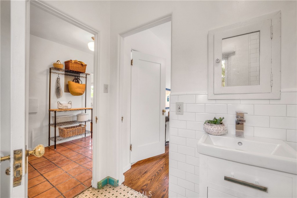 163 N Mccadden Place