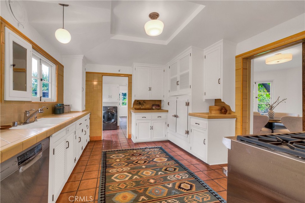 163 N Mccadden Place