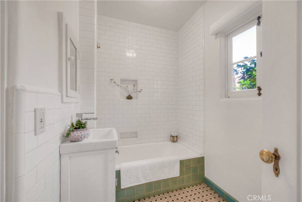 163 N Mccadden Place