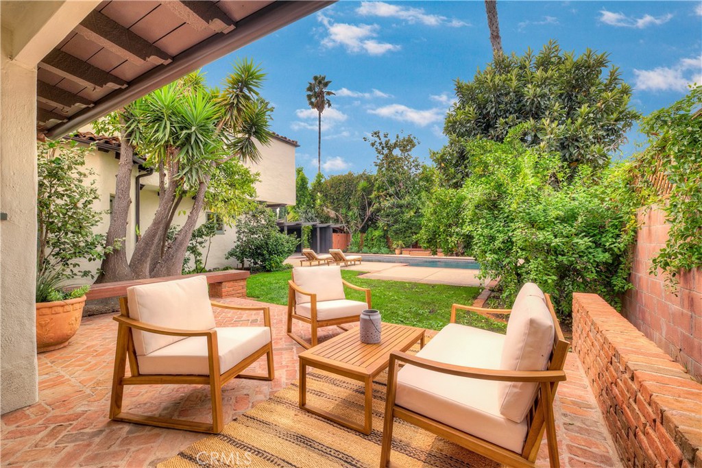 163 N Mccadden Place