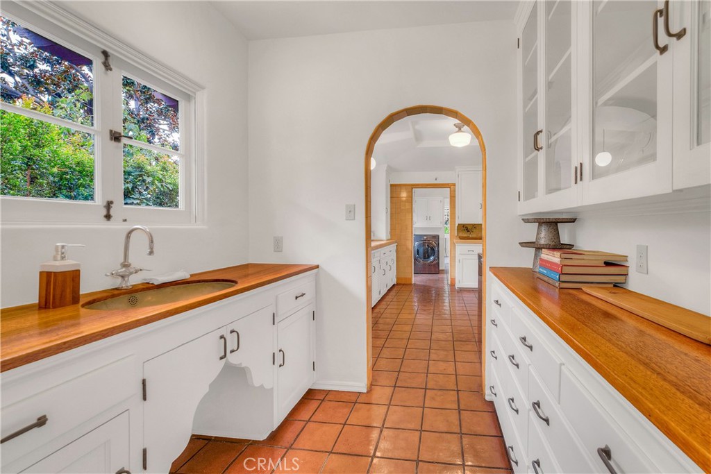 163 N Mccadden Place