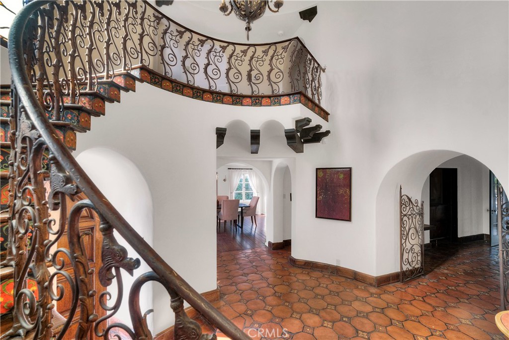 163 N Mccadden Place