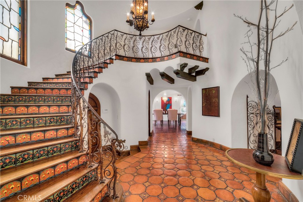 163 N Mccadden Place