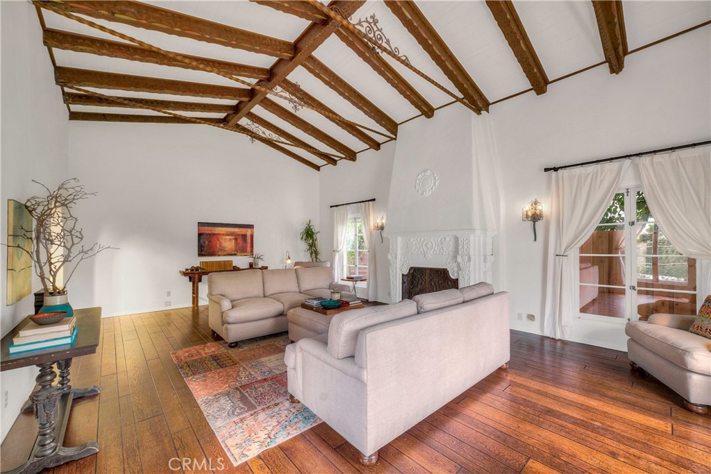 163 N Mccadden Place