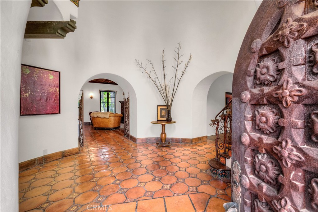 163 N Mccadden Place