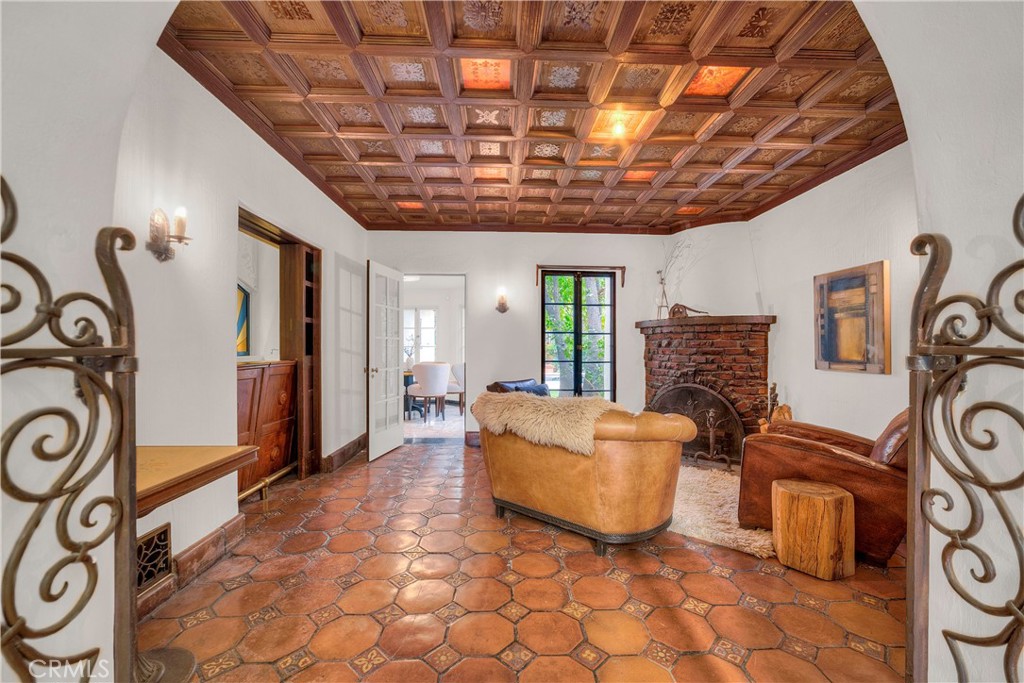 163 N Mccadden Place