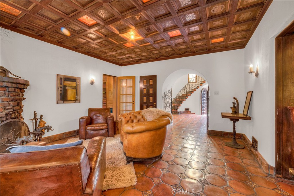 163 N Mccadden Place