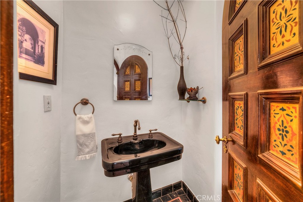 163 N Mccadden Place