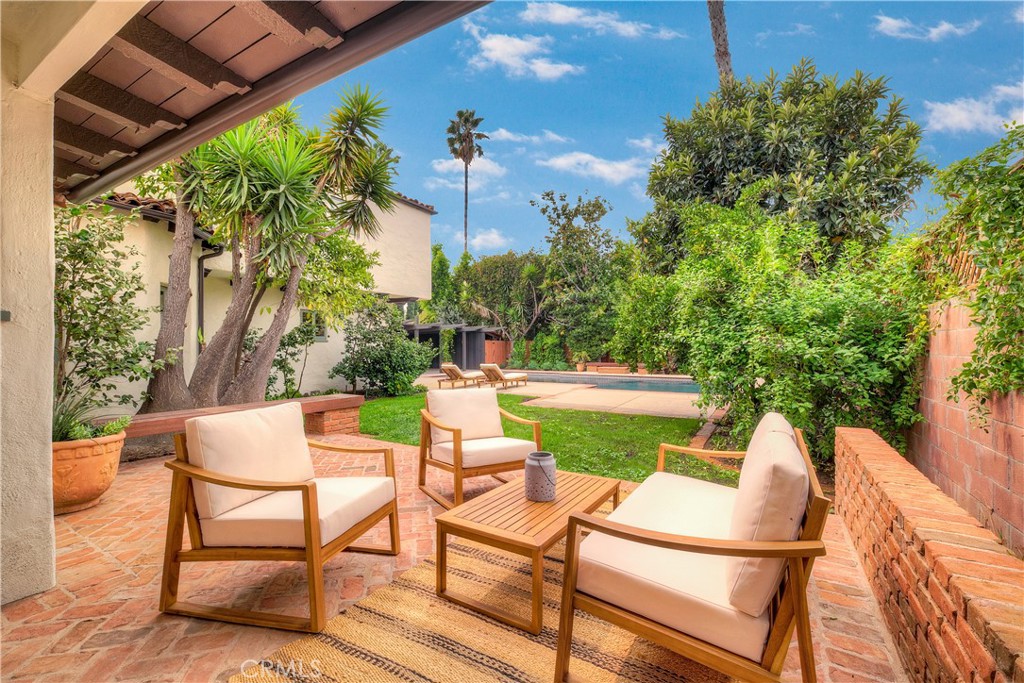 163 N Mccadden Place