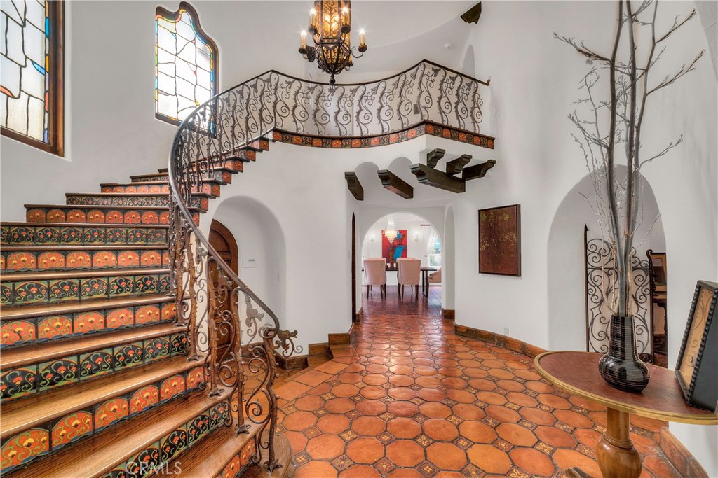 163 N Mccadden Place