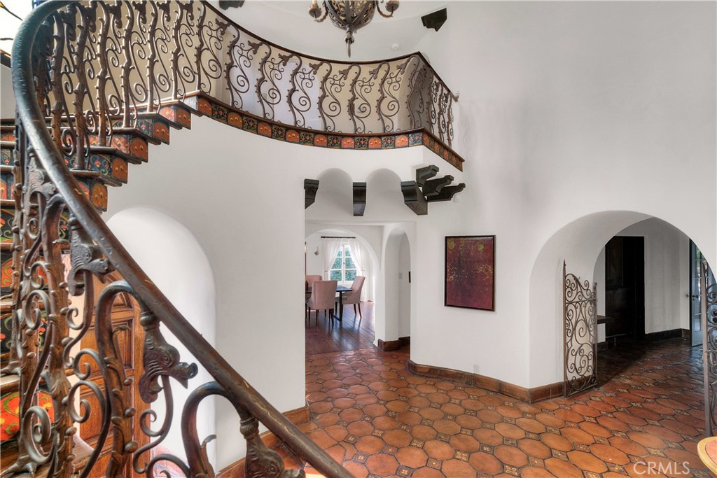 163 N Mccadden Place