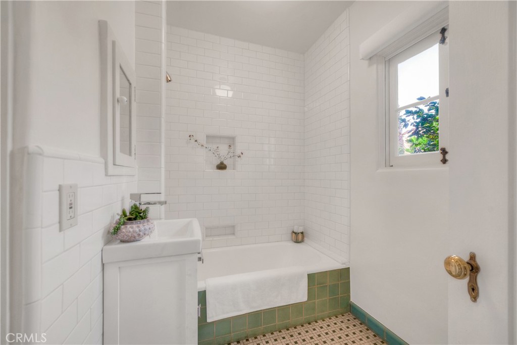 163 N Mccadden Place