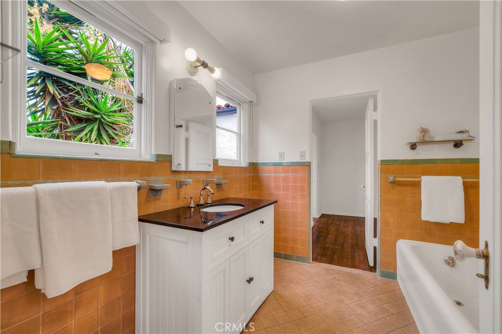 163 N Mccadden Place