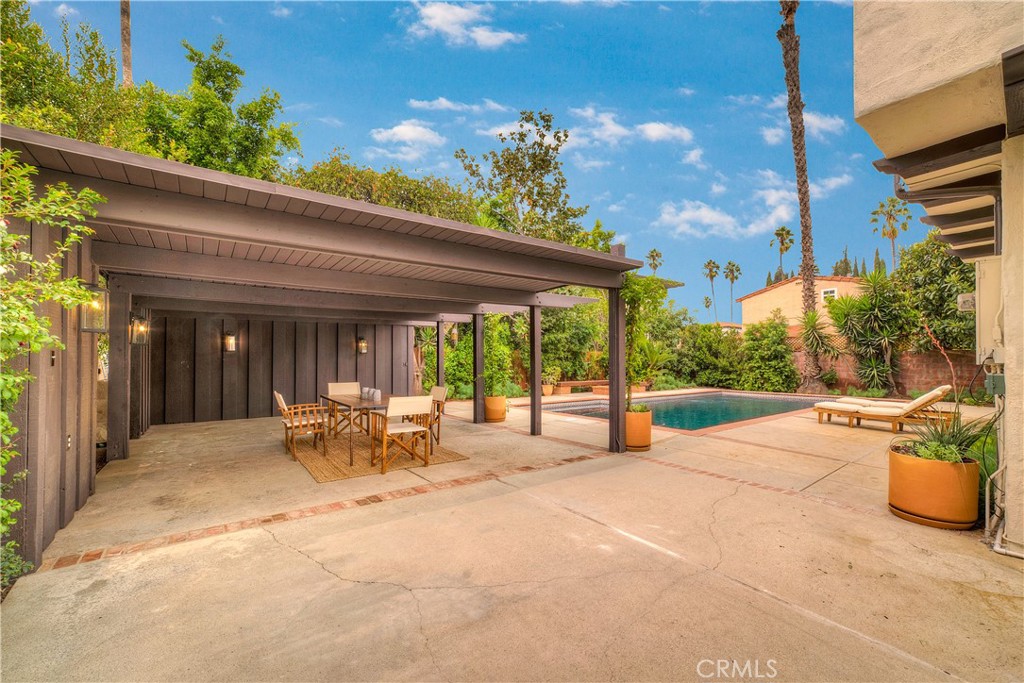 163 N Mccadden Place