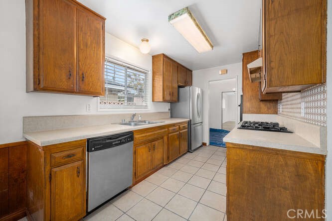 6571 Stanford Avenue