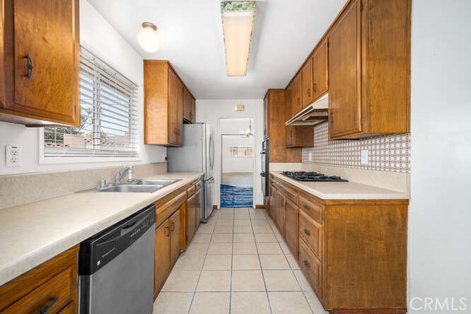 6571 Stanford Avenue