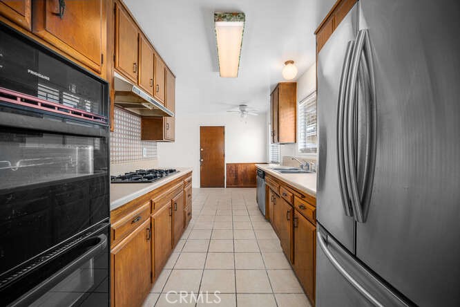 6571 Stanford Avenue