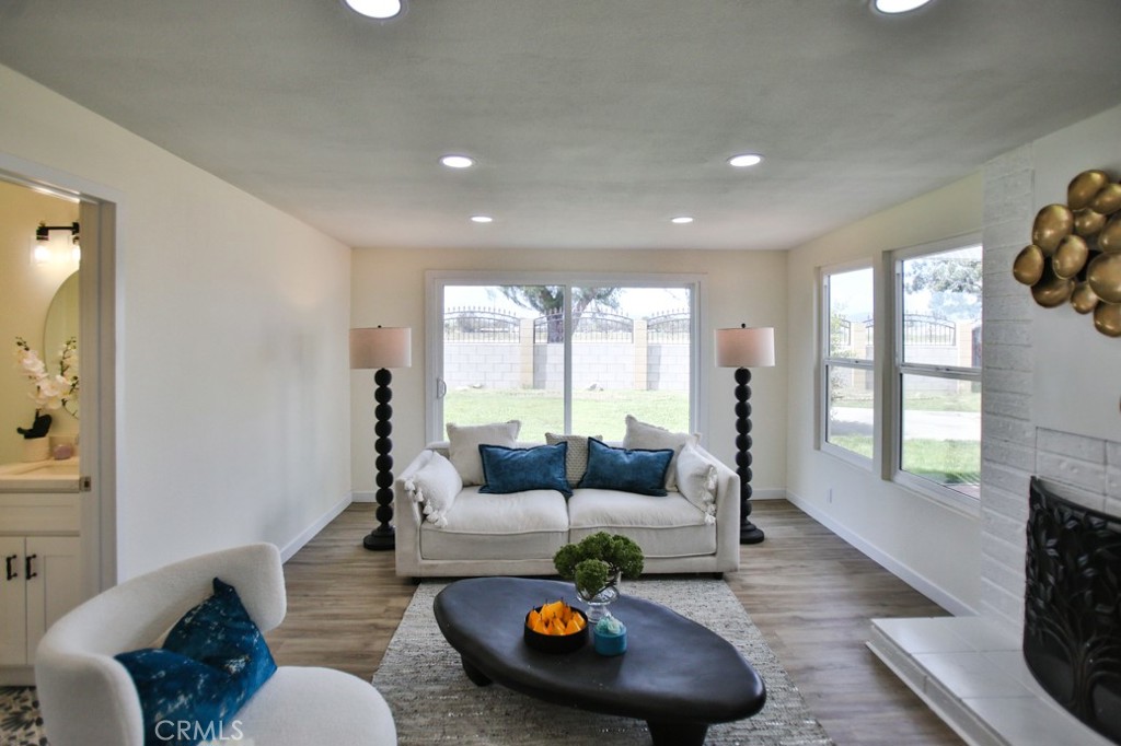 4353 E Alderdale Avenue