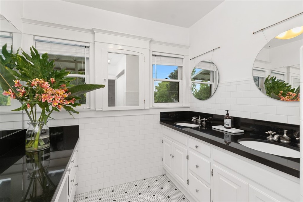 286 E Jefferson Avenue