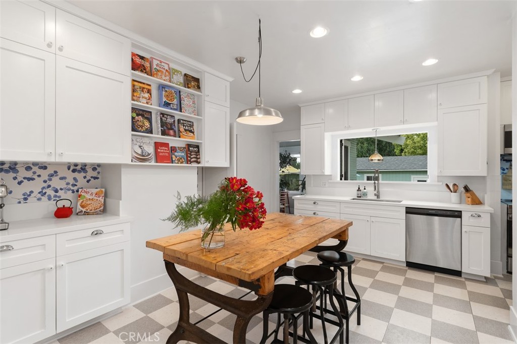 286 E Jefferson Avenue