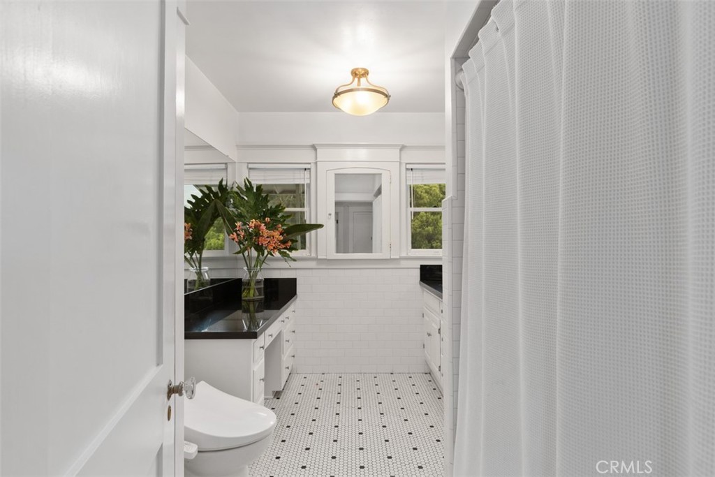 286 E Jefferson Avenue