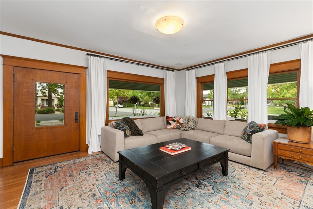 286 E Jefferson Avenue