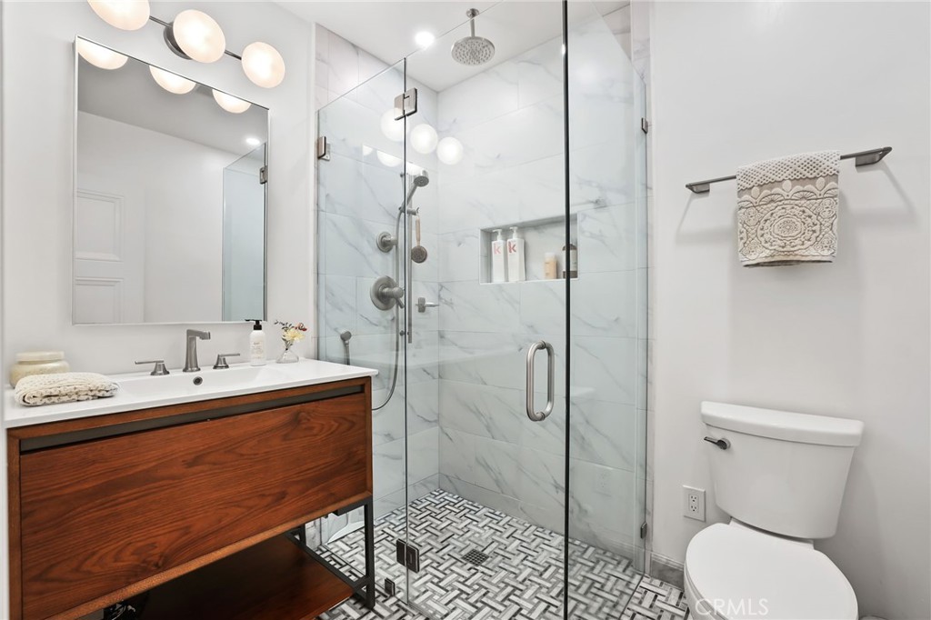 6734 E Huntdale Street