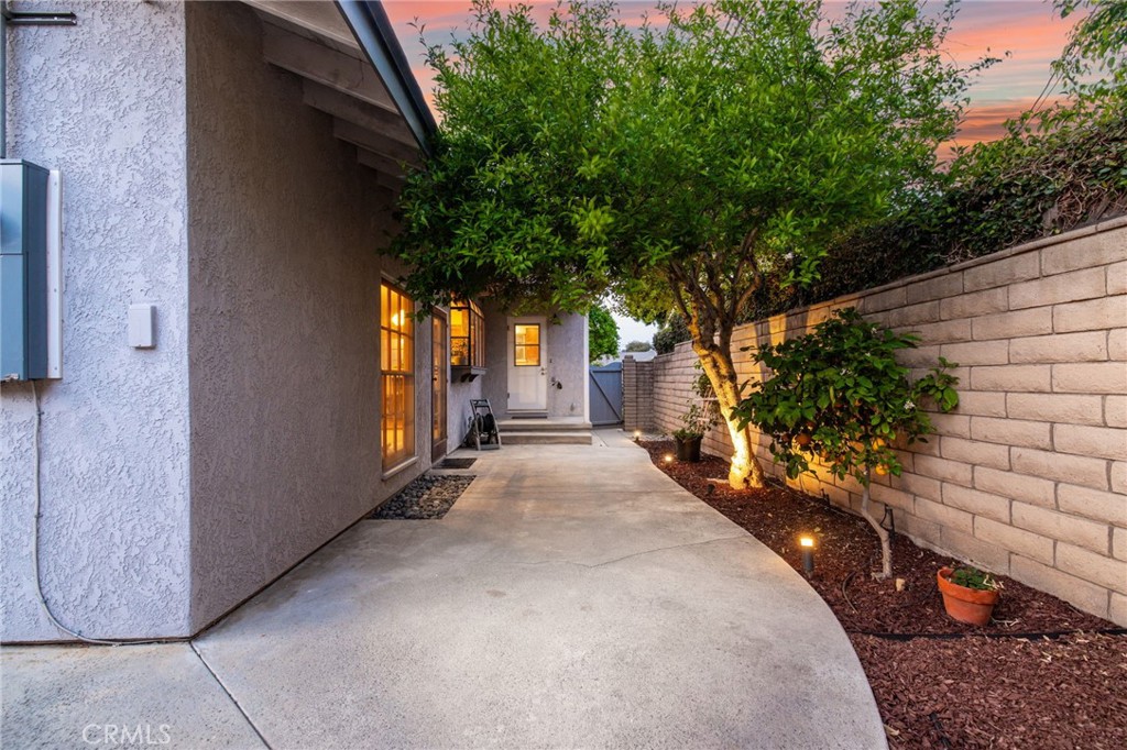 6734 E Huntdale Street