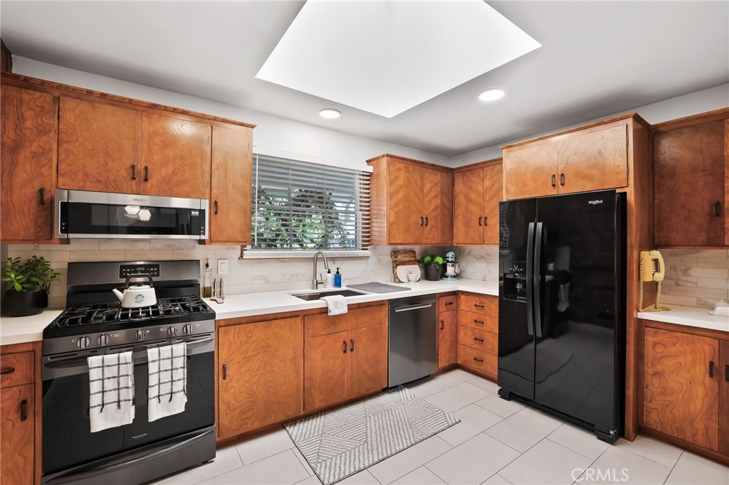 6734 E Huntdale Street