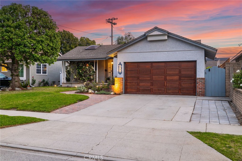 6734 E Huntdale Street