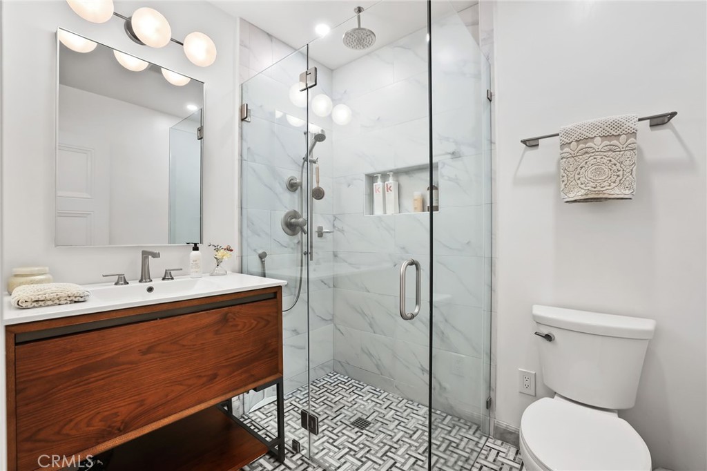 6734 E Huntdale Street