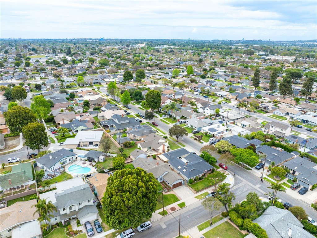 6734 E Huntdale Street