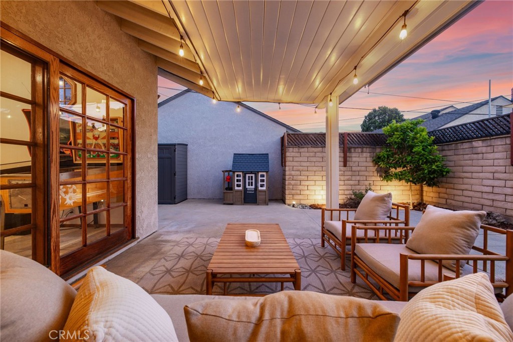 6734 E Huntdale Street