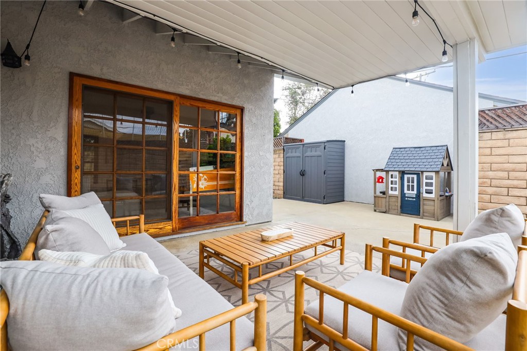 6734 E Huntdale Street