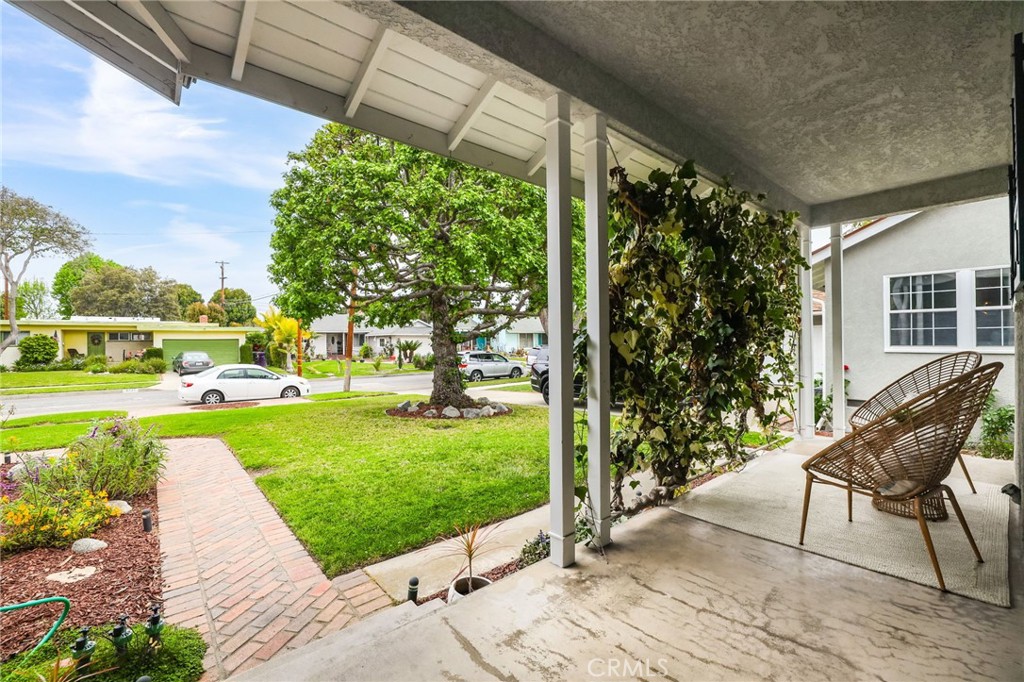 6734 E Huntdale Street