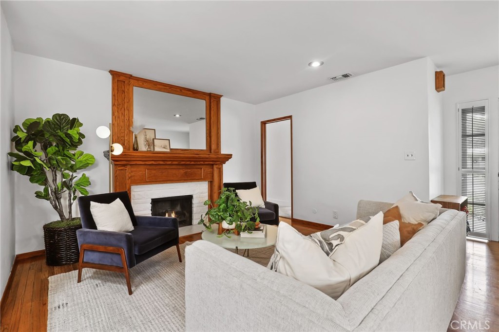 6734 E Huntdale Street