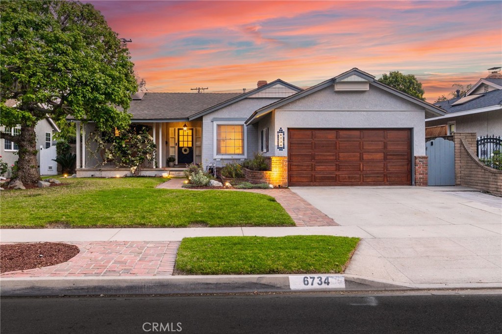 6734 E Huntdale Street