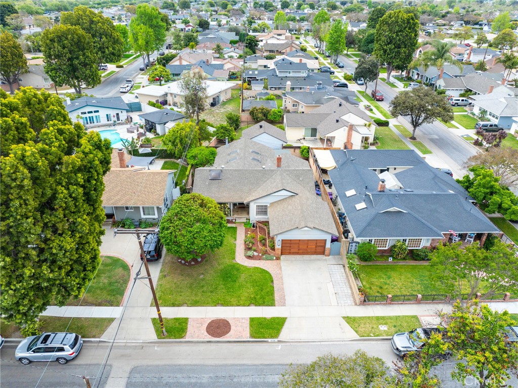 6734 E Huntdale Street