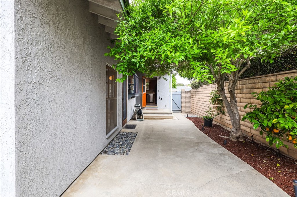 6734 E Huntdale Street